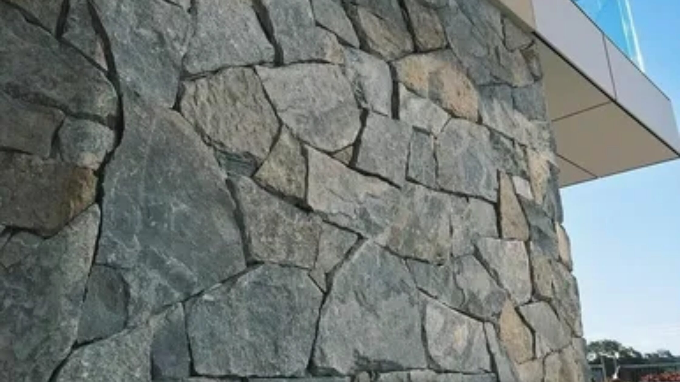 Stone masonry using natural stone for exterior construction