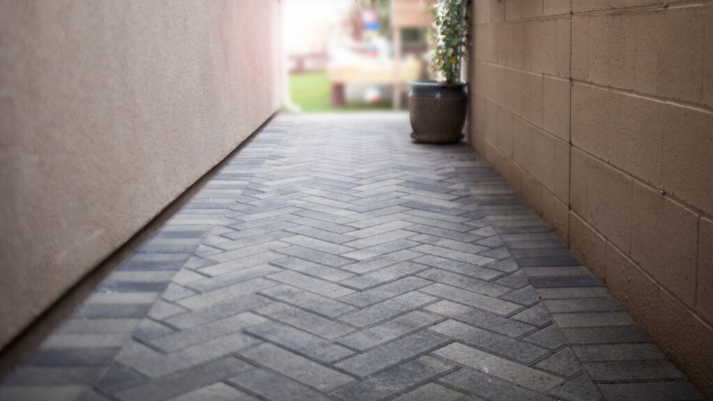 Angled herringbone paver pattern for driveways Herringbone paver pattern for driveways and high-traffic areas