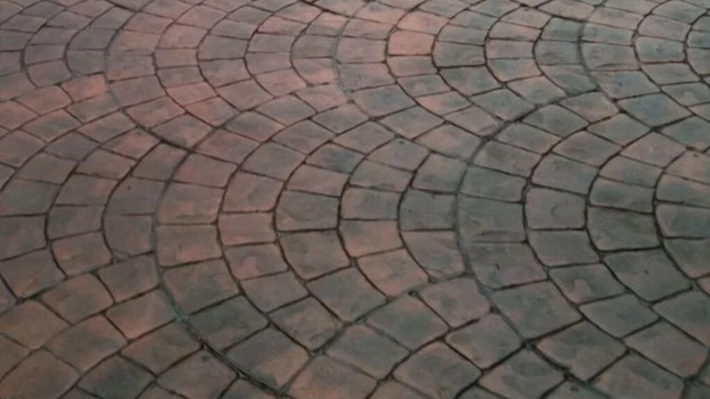 Curved fan paver layout for walkways Fan-shaped paver layout for curved walkways and garden paths