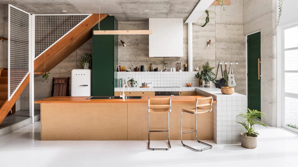 Tips for choosing eco-friendly kitchen materials considering durability, maintenance, design, and budget for a sustainable renovation. Tips for a sustainable kitchen renovation using eco-friendly materials