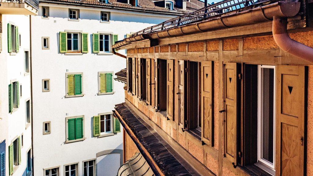 Ensuring walls and foundation can support large windows