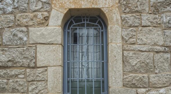 Stone masonry longevity and weather resistance