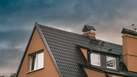 signs to call roofing contractors