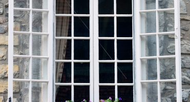 Local vs. national window installation contractor install windows
