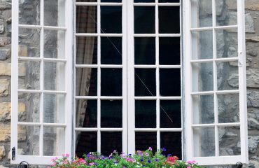 Local vs. national window installation contractor install windows