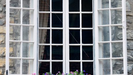 Local vs. national window installation contractor install windows